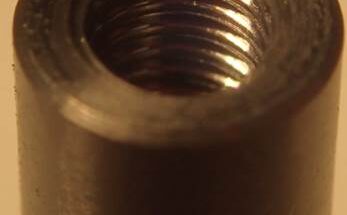 Thread machined by using fluteless tap