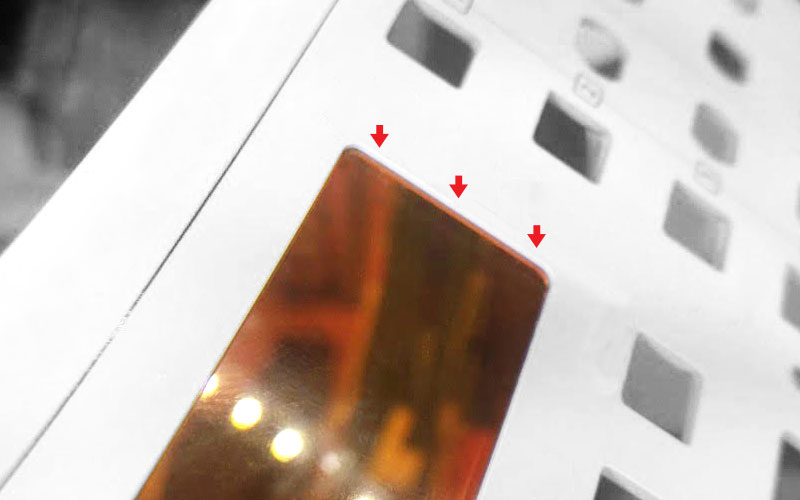 The assembly acrylic plates were not completely coplanar with the panels due to uneven thickness.